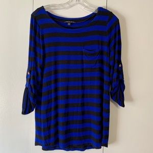 Black and blue striped shirt 💙🖤